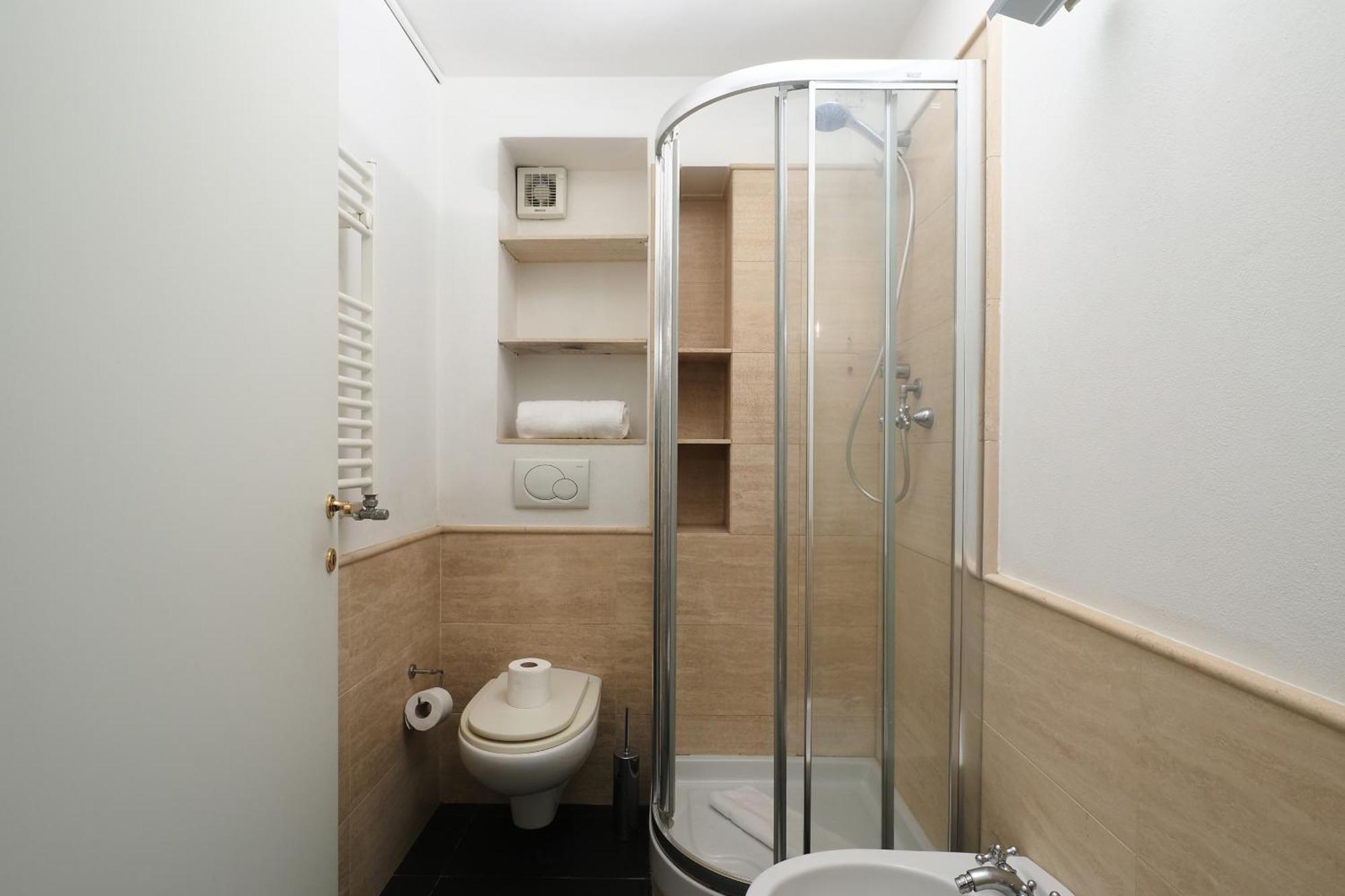 Enchanting Loft Between History And Tranquility Милано Екстериор снимка